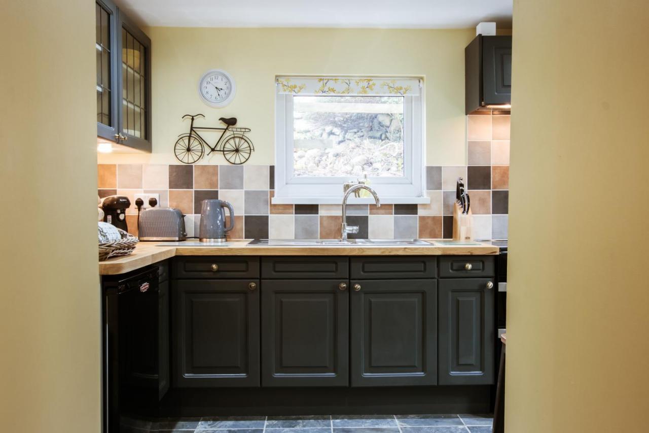 Cosy, Coastal Cottage In Snowdonia 할레흐 외부 사진